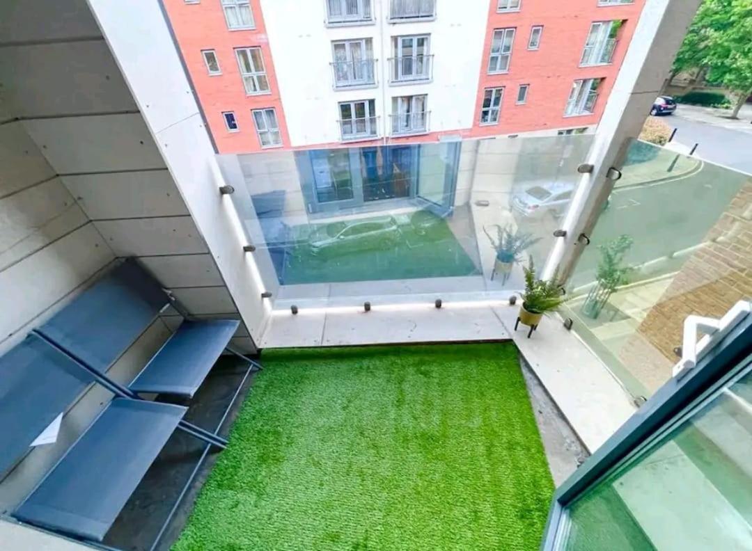 Apartment Bow *